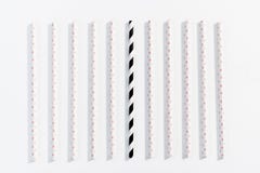 Il concetto delle paglie colorate multi per bere sul fondo bianco illustrazione vettoriale Il concetto delle paglie colorate multi per bere sul fondo bianco illustrazione vettoriale