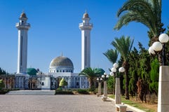 Il mausoleo di Bourguiba è una tomba monumentale in Monastir, contenente il resti di presidente Habib Bourguiba fotografie stock Il mausoleo di Bourguiba è una tomba monumentale in Monastir, contenente il resti di presidente Habib Bourguiba fotografie stock