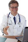 Il medico maschio medico dà la mano per la stretta di mano fotografia stock libera da diritti Il medico maschio medico dà la mano per la stretta di mano fotografia stock libera da diritti