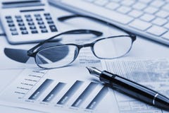 Il mercato azionario rappresenta graficamente l'analisi Il mercato azionario rappresenta graficamente l'analisi