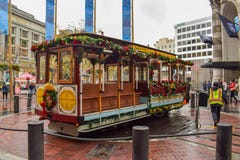 Il Natale ha decorato San Francisco Historical Cable Car fotografia stock Il Natale ha decorato San Francisco Historical Cable Car fotografia stock