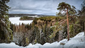Il paese delle meraviglie di inverno in Finlandia da un punto di vista immagine stock Il paese delle meraviglie di inverno in Finlandia da un punto di vista immagine stock