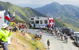 Il Peloton in montagne - Tour de France 2015 immagine stock Il Peloton in montagne - Tour de France 2015 immagine stock