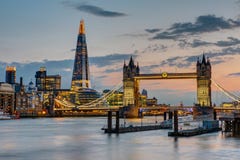 Il ponte della torre a Londra dopo il tramonto fotografia stock libera da diritti Il ponte della torre a Londra dopo il tramonto fotografia stock libera da diritti