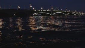 Il ponte di Troitsky in San Pietroburgo. video d archivio Il ponte di Troitsky in San Pietroburgo. video d archivio