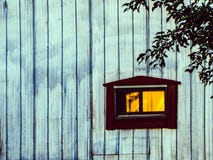 Il sole è riflesso nella finestra del mio granaio fotografia stock libera da diritti Il sole è riflesso nella finestra del mio granaio fotografia stock libera da diritti