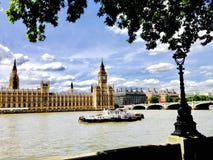 Il Tamigi, Big Ben e barca fotografia stock libera da diritti Il Tamigi, Big Ben e barca fotografia stock libera da diritti