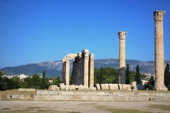 Il tempio antico dell'olimpionico Zeus a Atene, Grecia Immagine Stock Il tempio antico dell'olimpionico Zeus a Atene, Grecia Immagine Stock