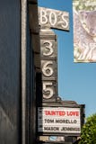 Il vecchio cinema firma dentro San Francisco, la California, U.S.A. fotografia stock libera da diritti Il vecchio cinema firma dentro San Francisco, la California, U.S.A. fotografia stock libera da diritti