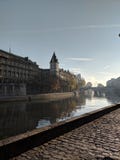 Ile DE La Cite kalme ochtend stock afbeelding Ile DE La Cite kalme ochtend stock afbeelding