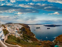 Ilha de Santorini da vista panorâmica em Grécia, um dos destinos os mais bonitos do curso do mundo Tiro em Thira fotos de stock Ilha de Santorini da vista panorâmica em Grécia, um dos destinos os mais bonitos do curso do mundo Tiro em Thira fotos de stock