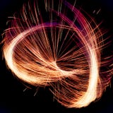 Illumination de rotation de fractale abstraite avec les lignes rouges et oranges photos stock Illumination de rotation de fractale abstraite avec les lignes rouges et oranges photos stock