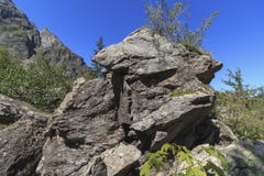 Ilusión óptica en rocas Forma visible de la cara del perro formada por las sombras que caen en roca fotos de archivo Ilusión óptica en rocas Forma visible de la cara del perro formada por las sombras que caen en roca fotos de archivo