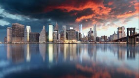 Im Stadtzentrum gelegene Panoramawolkenkratzer New York, Zeitspanne, USA stock video footage Im Stadtzentrum gelegene Panoramawolkenkratzer New York, Zeitspanne, USA stock video footage
