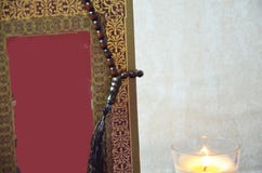 Image aérienne de vue supérieure de Tableau de fond de vacances de Ramadan Kareem de décoration Date plate de configuration avec photo stock Image aérienne de vue supérieure de Tableau de fond de vacances de Ramadan Kareem de décoration Date plate de configuration avec photo stock