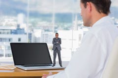 Image composée d'homme d'affaires heureux regardant l'appareil-photo Image stock Image composée d'homme d'affaires heureux regardant l'appareil-photo Image stock