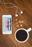 Image composée de vue d'un smartphone blanc avec une tasse de café illustration stock Image composée de vue d'un smartphone blanc avec une tasse de café illustration stock