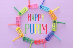 imagen de la visión superior del concepto de la celebración de Purim y de x28; holiday& judío x29 del carnaval; sobre fondo púrpu fotografía de archivo libre de regalías imagen de la visión superior del concepto de la celebración de Purim y de x28; holiday& judío x29 del carnaval; sobre fondo púrpu fotografía de archivo libre de regalías