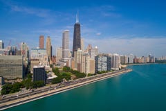 Immagine aerea dell'azionamento della riva del lago chicago immagini stock Immagine aerea dell'azionamento della riva del lago chicago immagini stock