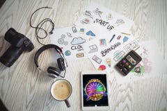 Immagine composita della ruota della fortuna variopinta su esposizione mobile fotografie stock Immagine composita della ruota della fortuna variopinta su esposizione mobile fotografie stock