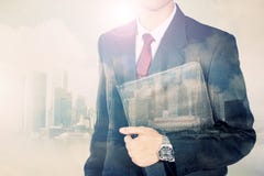 Immagine concettuale di doppia esposizione dell'uomo d'affari urbano immagine stock Immagine concettuale di doppia esposizione dell'uomo d'affari urbano immagine stock