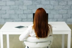 Immagine da dietro di una donna di affari Fotografia Stock Immagine da dietro di una donna di affari Fotografia Stock