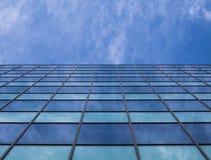 Immeuble de bureaux dans une grande ville photographie stock libre de droits Immeuble de bureaux dans une grande ville photographie stock libre de droits