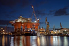 Impianto offshore in iarde fotografie stock Impianto offshore in iarde fotografie stock