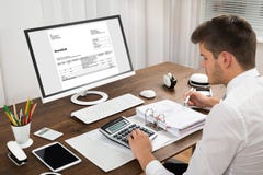 Imposto calculador do contador na mesa fotos de stock Imposto calculador do contador na mesa fotos de stock