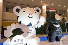 Incheon International Airport. INCHEON, SOUTH KOREA - CIRCA MAY, 2017: Soohorang and Bandabi mascots of Pyeongchang Winter Olympics at Incheon International royalty free stock photos Incheon International Airport. INCHEON, SOUTH KOREA - CIRCA MAY, 2017: Soohorang and Bandabi mascots of Pyeongchang Winter Olympics at Incheon International royalty free stock photos