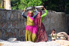 India women carry heavy stones on their head