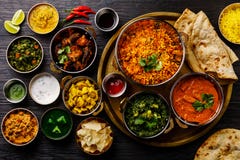 Indian food Curry butter chicken, Palak Paneer, Chiken Tikka, Biryani, Vegetable Curry, Papad, Dal, Palak Sabji, Jira Alu