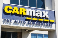 Indianapolis - vers en avril 2017 : Concessionaire automobile de CarMax CarMax est le plus grand détaillant d'Employer-voiture au photo libre de droits Indianapolis - vers en avril 2017 : Concessionaire automobile de CarMax CarMax est le plus grand détaillant d'Employer-voiture au photo libre de droits