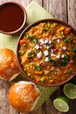 Indiański uliczny jedzenia Pav bhaji warzyw zakończenie w pucharze Vert zdjęcie royalty free Indiański uliczny jedzenia Pav bhaji warzyw zakończenie w pucharze Vert zdjęcie royalty free