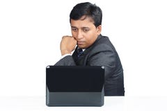 Indischer Geschäftsmann mit Laptop stockfoto Indischer Geschäftsmann mit Laptop stockfoto