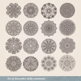 Indisk prydnad för vektor, kalejdoskopisk blom- modell, mandala Uppsättningen av prydnad sexton snör åt den dekorativa rundan snö royaltyfri illustrationer Indisk prydnad för vektor, kalejdoskopisk blom- modell, mandala Uppsättningen av prydnad sexton snör åt den dekorativa rundan snö royaltyfri illustrationer
