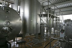 Industrial liquid storage tanks