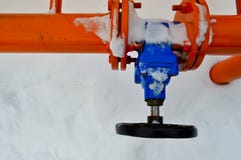 Industrial shut-off regulating protective pipe fittings Black valve for opening, closing on an iron orange metal pipe with flanges royalty free stock image Industrial shut-off regulating protective pipe fittings Black valve for opening, closing on an iron orange metal pipe with flanges royalty free stock image