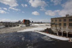 Industriebauten entlang Ottawa-Fluss von Chaudiere, Gatinea stockfotos Industriebauten entlang Ottawa-Fluss von Chaudiere, Gatinea stockfotos