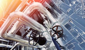 Industriegebiet, Stahlrohrleitungen und Kabel in den blauen Tönen stockfotografie Industriegebiet, Stahlrohrleitungen und Kabel in den blauen Tönen stockfotografie