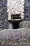 Ingang aan Newgrange stock fotografie Ingang aan Newgrange stock fotografie