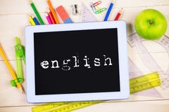Inglés contra la tabla de los estudiantes con las fuentes de escuela imágenes de archivo libres de regalías Inglés contra la tabla de los estudiantes con las fuentes de escuela imágenes de archivo libres de regalías