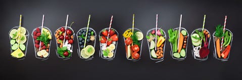 Ingrédients de nourriture pour le smoothie ou le jus de mélange sur le verre peint au-dessus du tableau noir Vue supérieure avec image stock Ingrédients de nourriture pour le smoothie ou le jus de mélange sur le verre peint au-dessus du tableau noir Vue supérieure avec image stock