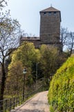 Ingång till den Tyrol slotten i härligt landskap Tirol by, landskap Bolzano, s?dra Tyrol, Italien arkivfoto Ingång till den Tyrol slotten i härligt landskap Tirol by, landskap Bolzano, s?dra Tyrol, Italien arkivfoto