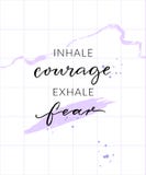 Inhaleer moed uitademen vrees Inspirational citaat, de afficheontwerp van de muurkunst Moderne kalligrafie op abstracte achtergro stock illustratie Inhaleer moed uitademen vrees Inspirational citaat, de afficheontwerp van de muurkunst Moderne kalligrafie op abstracte achtergro stock illustratie