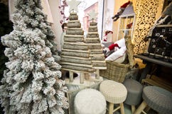 Innenraum von Haupt- Artikel kauft mit Weihnachten-decoratoins lizenzfreie stockbilder Innenraum von Haupt- Artikel kauft mit Weihnachten-decoratoins lizenzfreie stockbilder