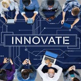 Innovent le concept futuriste de carte de technologie Photo libre de droits Innovent le concept futuriste de carte de technologie Photo libre de droits
