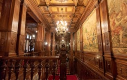 Inre arkitektonisk detalj av den Peles slotten från Rumänien, också som är bekant som Royal Palace arkivfoton Inre arkitektonisk detalj av den Peles slotten från Rumänien, också som är bekant som Royal Palace arkivfoton
