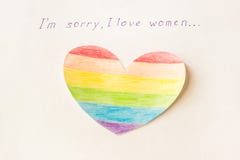 Inscription sur les femmes désolées blanches d'amour du ` m I du fond I, coeur sous forme de drapeau LGBT, lesbienne et mariage h photo stock Inscription sur les femmes désolées blanches d'amour du ` m I du fond I, coeur sous forme de drapeau LGBT, lesbienne et mariage h photo stock
