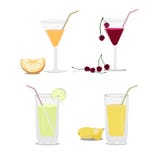 Insieme dei vetri con succo ed i frutti royalty illustrazione gratis Insieme dei vetri con succo ed i frutti royalty illustrazione gratis
